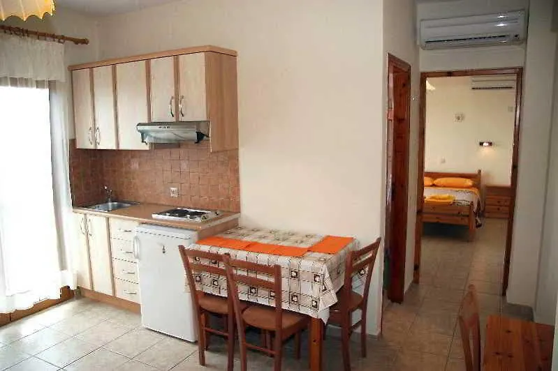 Ξενοδοχείο με διαμερίσματα Eleni Studios Βλαχάτα